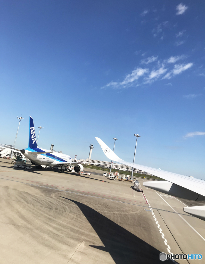 「令和」青い空・これから 離陸します