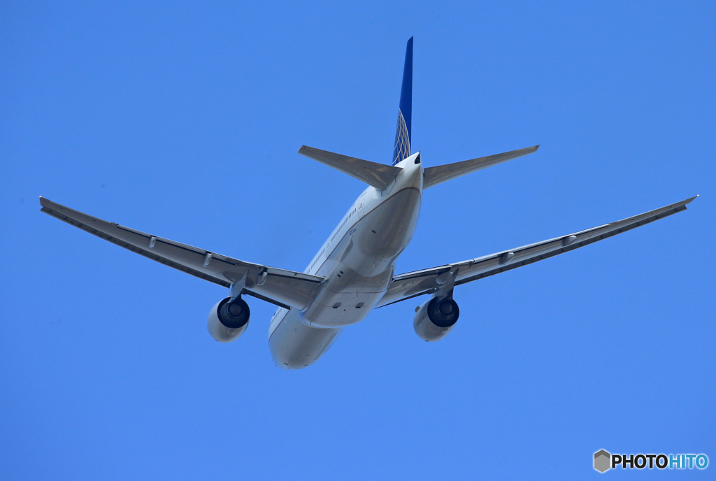「Blue」 UNITED 777-222 N775UA 離陸します