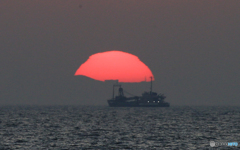「スカイ」東京湾の船と夕焼け
