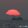 「スカイ」東京湾の船と夕焼け