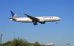 「晴れ」 United 777-222 N219UA 到着です