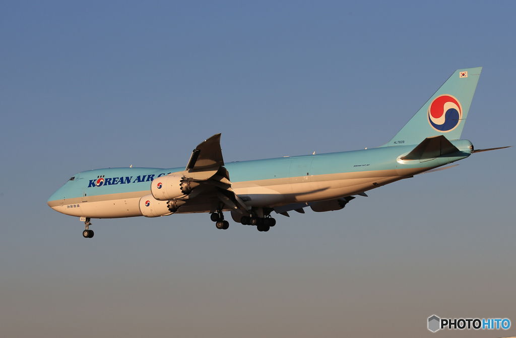 「ブルー」 Korean 747-8 HL7609 着陸です