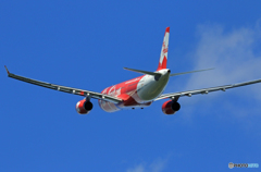 「真青の空」 Air Asia A330-343 PK-XRC飛ぶ