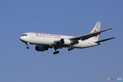 「ブルー」エアカナダ 767-375 C-FOCA 到着