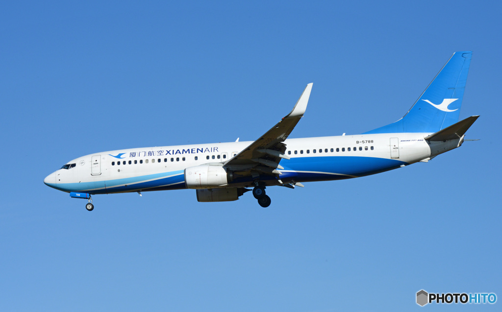 [青い空]　厦門航空　７３７-85C　Landing