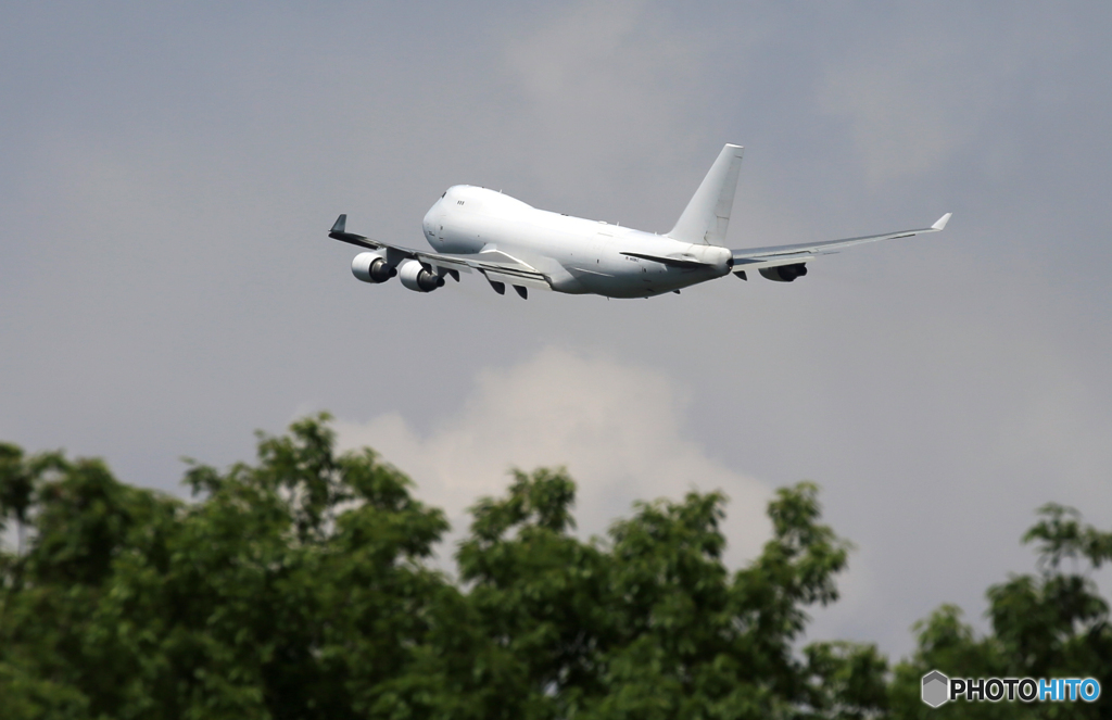 [青い空] アトラスホワイト747-4KZF N406KZ  Takeoff