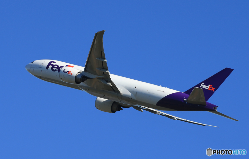 ☀「青い空」FedEx 777-FS2 N877FD  Takeoff  