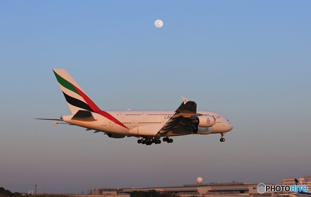 「青色」 エミレーツ航空 A380-861 A6-EUK Landing