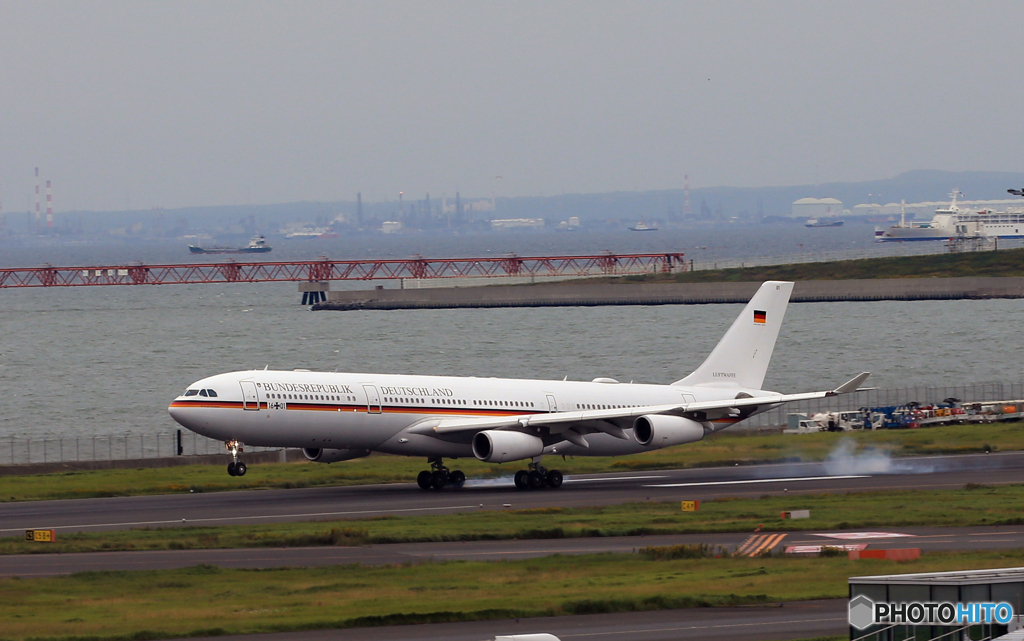 「群青」？ ドイツ 空軍 A340 LUFTWAFFE 到着です