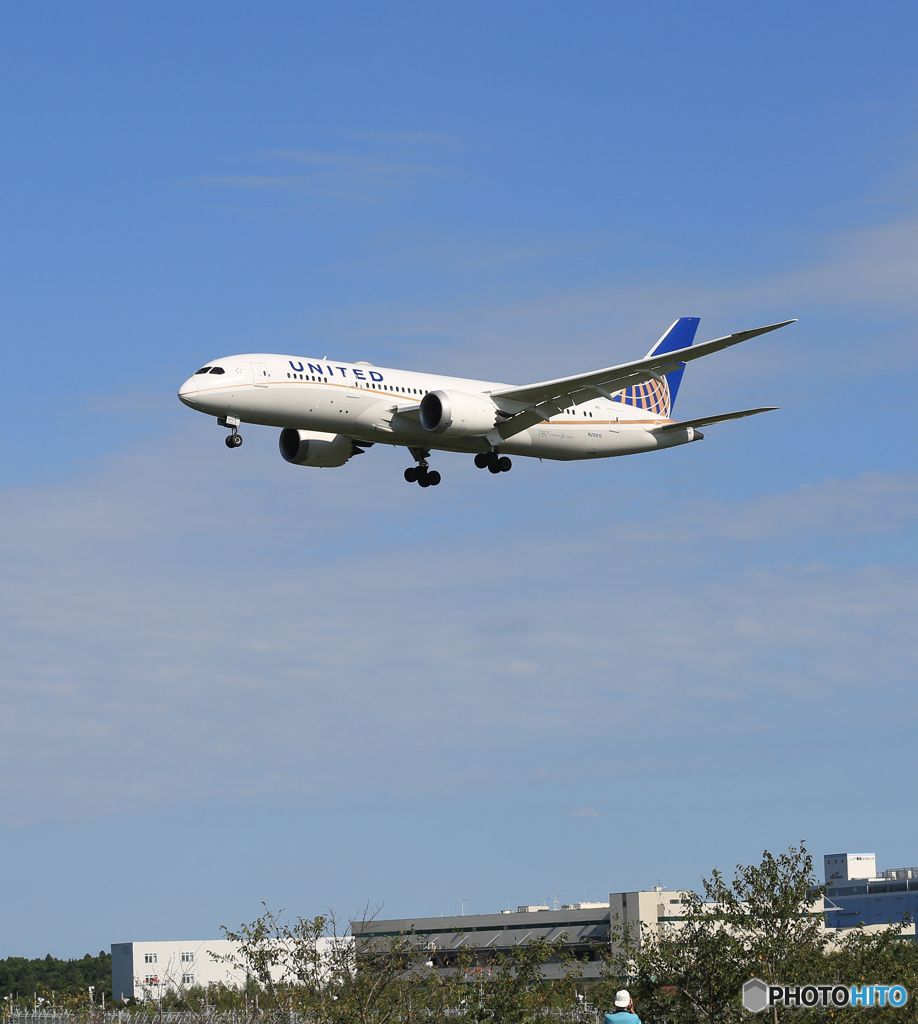  「晴れ」 United 787-8 N28912 着陸します