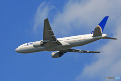 「空色」 UNITED 777-222 N210UA 出発です