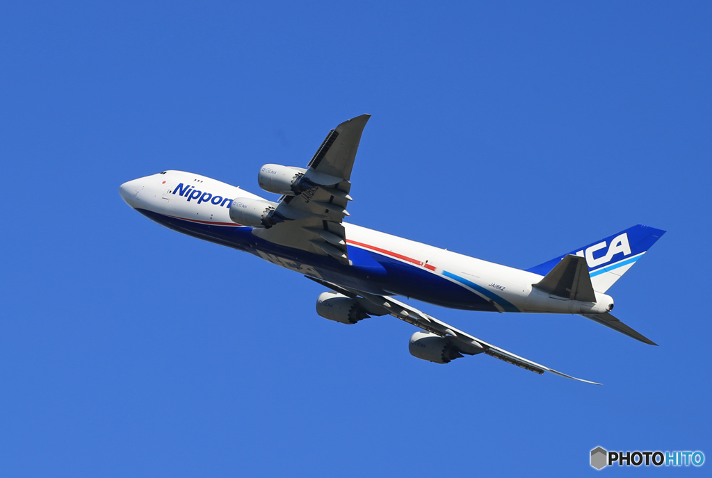 [青い空]  NCA 747-8KZF JA18KZ 離陸