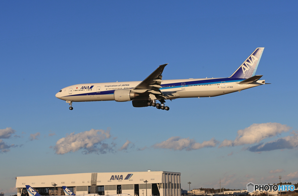 [青い空] ANA 777-381 JA780A 空港・風景