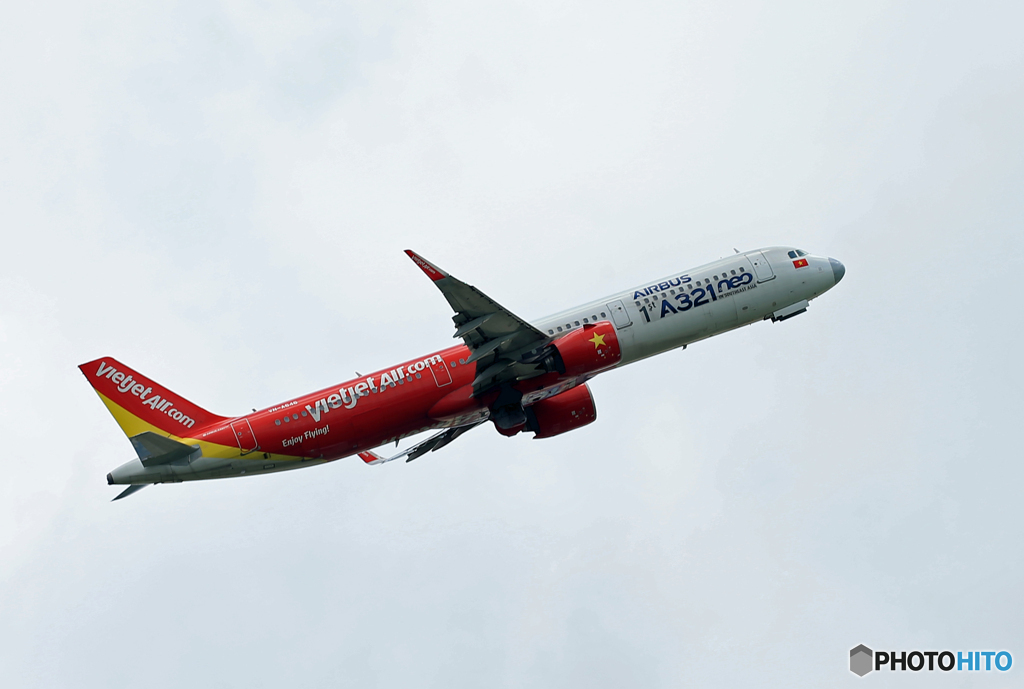 「青」 Vietjet A321-271N VN-A646 着陸です