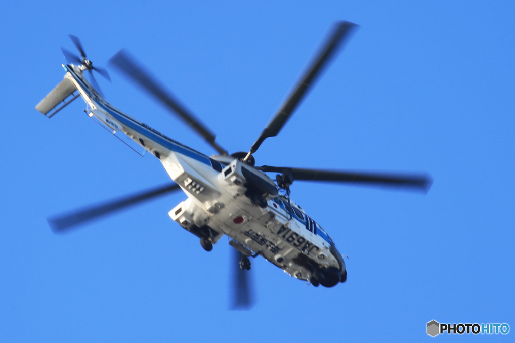 [青い空]　海上保安庁　EC225 JA691A 飛来