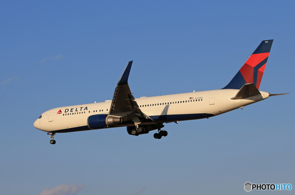 「青が大好き」 DELTA 767-332 N172DN着陸です
