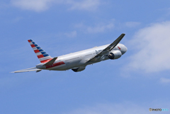 「青い空」が一番 American 777-200 出発です