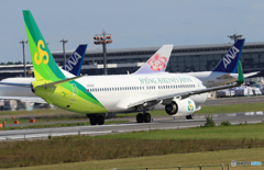 「良い空～」 春秋航空 737-8AL JA06GR 離陸します