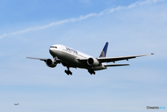 「青空」 United 777-222 N795UA 着陸+