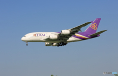 「青色が好き」  THAI A380-841 HS-TUF✈ 着陸します