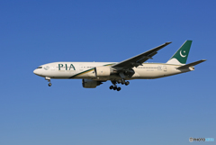「ぶるー」 PIA 777-200 AP-BHX 着陸