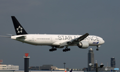 「☁」ANA Star 777-381 JA781A 到着しました