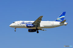「青が好き」 yakutia SSJ100-95LR RA-89037着陸します