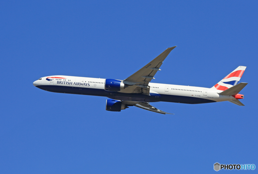 「SKY」 British 777-336 G-STBK 出発です