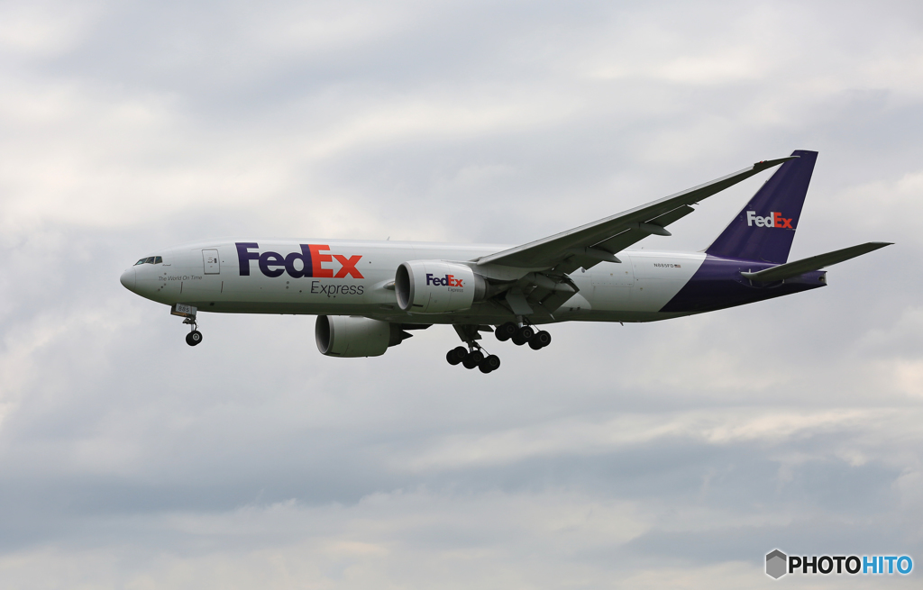 「すかい」 FedEx 777-FS2 N885FD 着陸