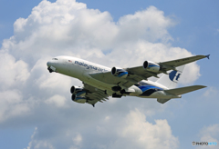 「良い空～」 Malaysia A380-841 9M-MNB 飛び立ち