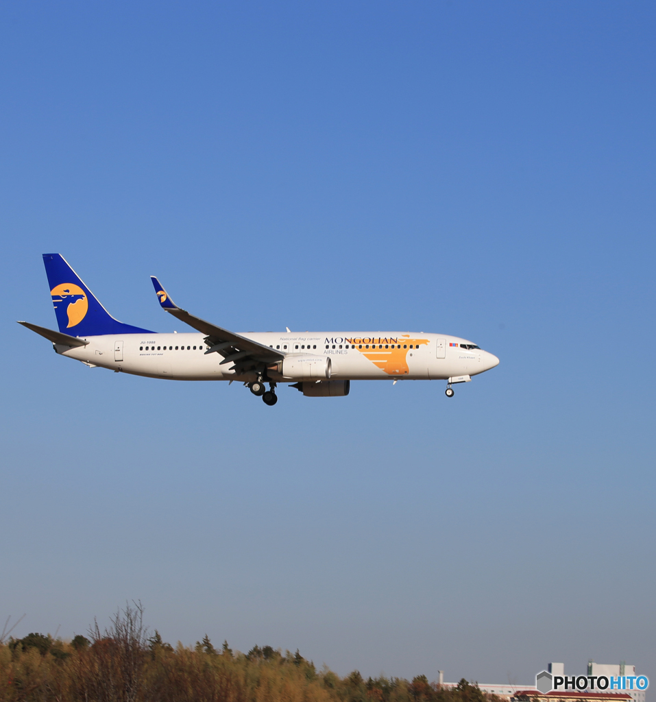 「SKY」MONGOLIAN 737-8AL  JU-1088  Landing