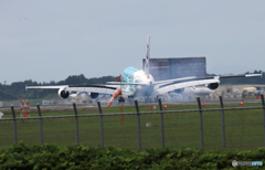 「☁」 ANA A380-841 JA382A 到着です