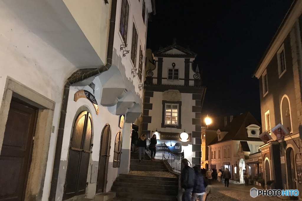 チェコ南部（６３４）チェスキー・クルムロフの夜と街並み