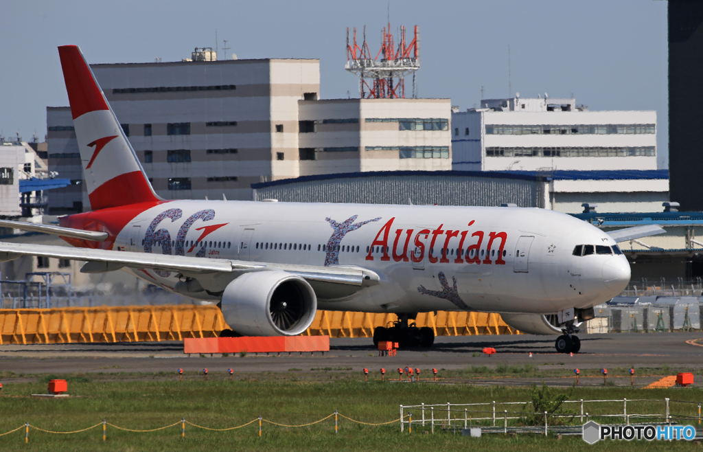 「青色が好き」Austrian 777-2Q8 60Th OE-LPF 出発