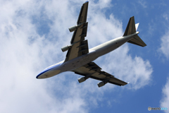 「SKY」 China 747-400 B-18722 出発です