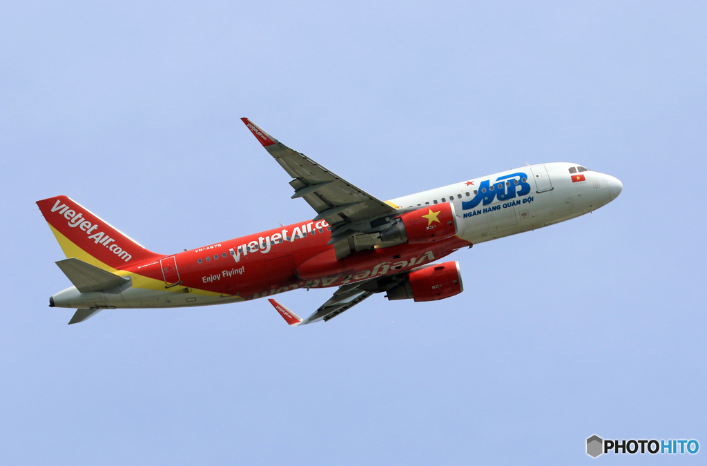 「SKY」 Viet Jet A320-214 VN-A675 飛び立ちです
