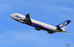 「青が大好き」 NCA 747-8KZF JA18KZ 飛行