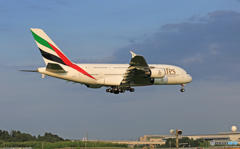 「空色」 エミレーツ航空A380-861 A6-EEG着地前