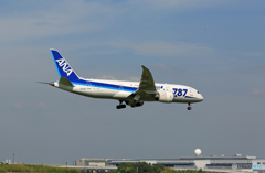「ぶるー」 ANA 787-8 JA822A 到着です