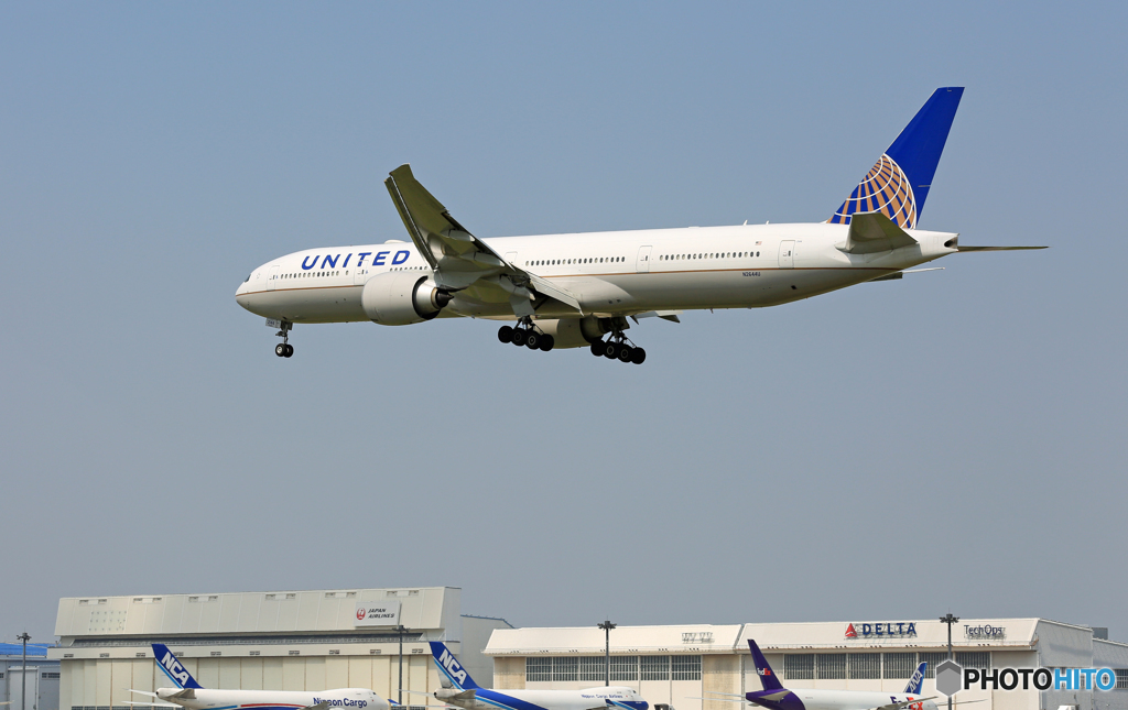 「空色」 UNITED 777-322 N2644U Landing
