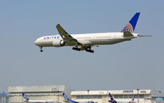 「空色」 UNITED 777-322 N2644U Landing