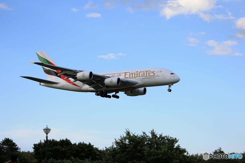 「Blue」 Emirates A380-861 A6-EDM  Landing
