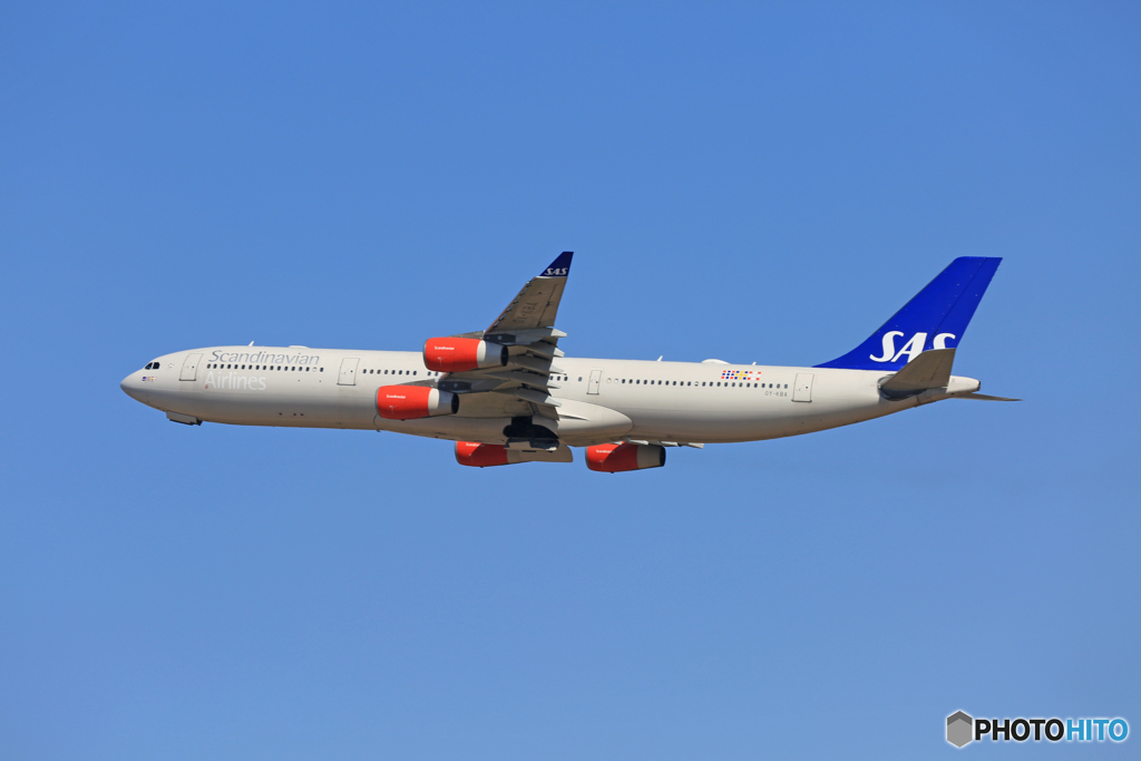 「SKY」 SAS A340-313 OY-KBA 出発です
