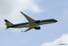 「良い空～」 Vietnam A350-941 VN-A891 Takeoff 