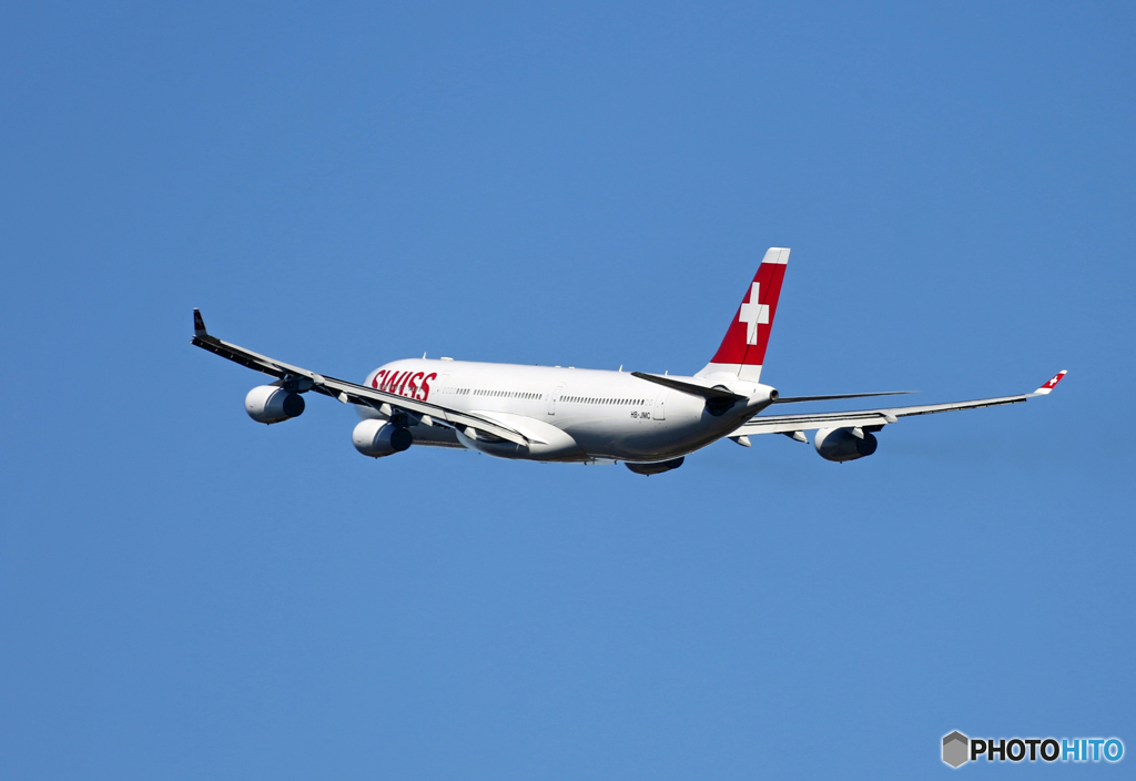 「青色が好き」 SWISS A340-313 HB-JMC 離陸