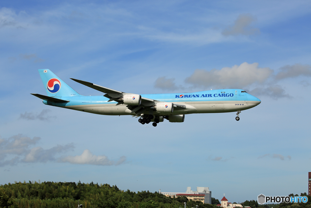 「良い雲」 Korean Cargo 747-8 HL7619 着地前