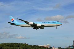 「良い雲」 Korean Cargo 747-8 HL7619 着地前