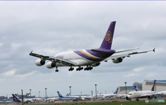 「くもり」 THAI A380-841 HS-TUC Landing