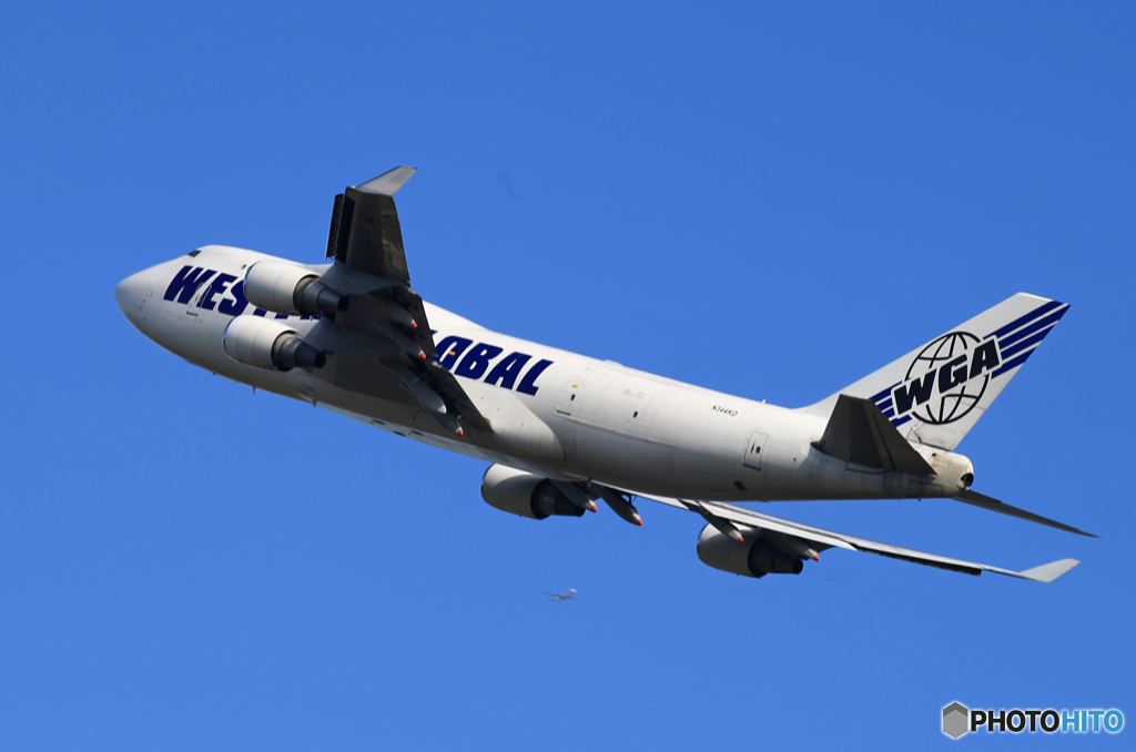 「蒼空」ウエスタン　グローバル　747-400 出発です
