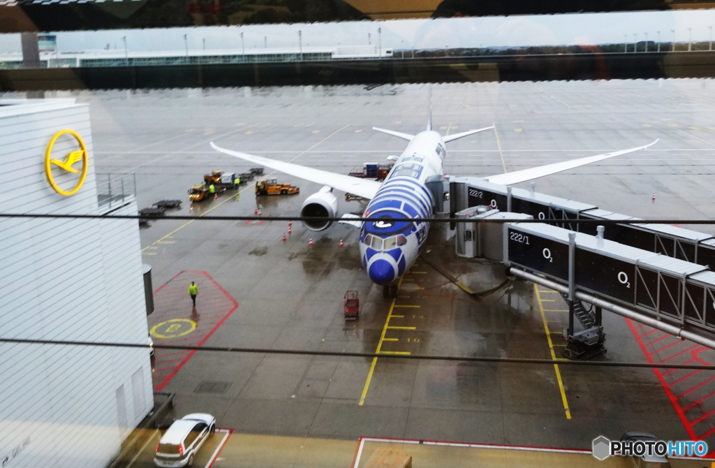 「青色が好き」ミュンヘン国際空港で スターウオーズを見つける！